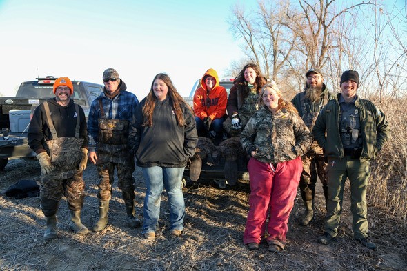 MDC agents with Trenton High School agriculture students