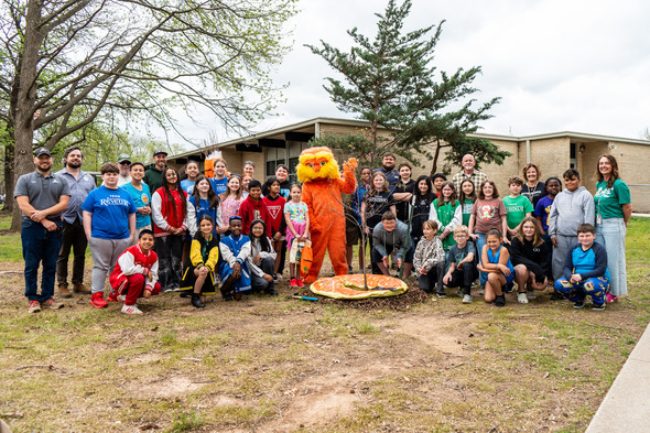 group picture with fifth grade classes from Cowden Elementary School